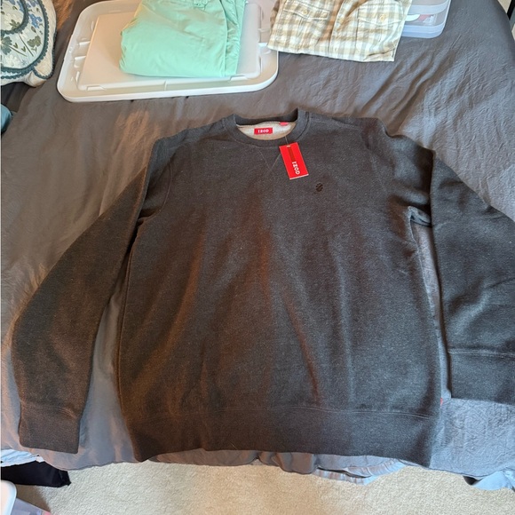 Izod Men's Dark Gray Crewneck Sweater - Picture 1 of 1
